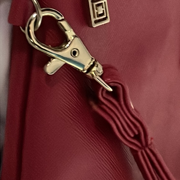 Liz Claiborne 8.5” Red Clutch w/ Gold Hardware & Working Power Charger - Picture 8 of 12